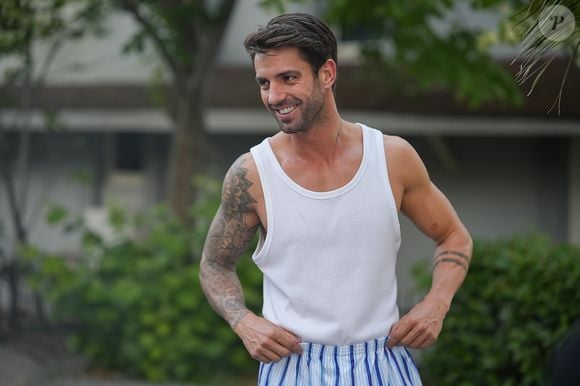 Kivanç fica de olho em Irmak na novela 'Coração de Mãe'