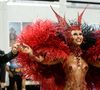 Sabrina Sato também desfilou como Rainha de Bateria da Vila Isabel