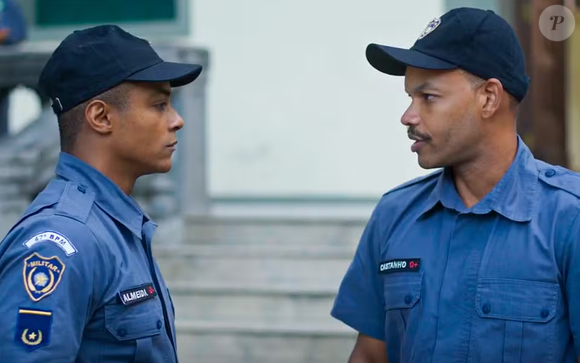 Castanho (Dério Chagas) leva tiro de bandido e Marlon (Humberto Morais) reage no capítulo de 9 de junho de 'Dona de Mim'