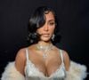 Conforme revelou o The Sun, Kim Kardashian chegou ao hotel acompanhada de seguranças e com várias malas, enquanto Lewis desembarcou de helicóptero vindo de Londres