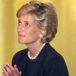 Flores, frescor e sofisticação: essas características ajudam a explicar a assinatura olfativa associada à Princesa Diana.