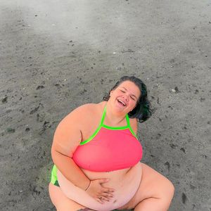 Ousada, Thais Carla já revelou que ama andar nua pela própria casa