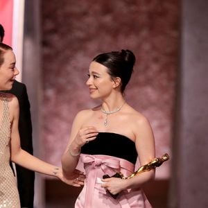 Oscar de Melhor Atriz em 2025 foi de Mikey Madison, atriz de 25 anos do filme 'Anora'