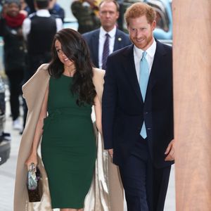 Meghan Markle expõe regra inusitada da realeza: 'Eu tinha que usar meia-calça cor da pele'