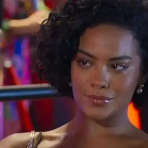 Maria de Fátima (Bella Campos) foi ao show de Lady Gaga; ação de Corona para a novela Vale Tudo