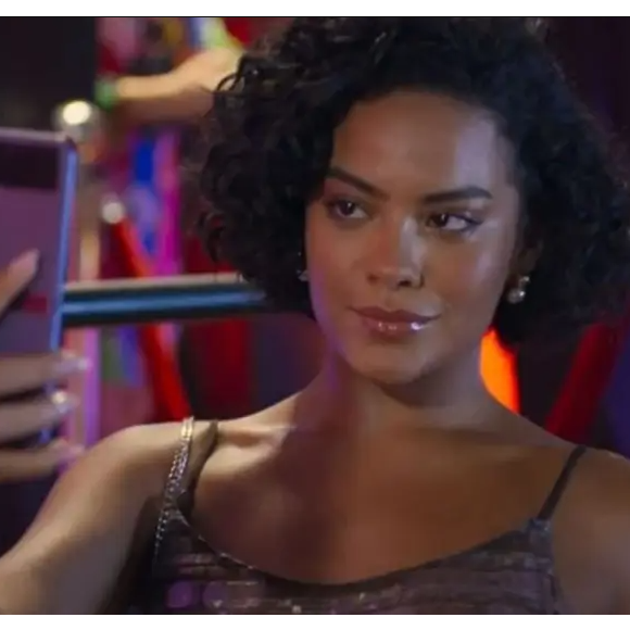 Maria de Fátima (Bella Campos) foi ao show de Lady Gaga; ação de Corona para a novela Vale Tudo