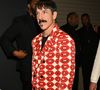 Anthony Kiedis, vocalista do Red Hot Chili Peppers, sofria com o vício em heroína, segundo Ione Skye