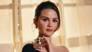 Além do cheiro de rica, esse perfume de baunilha de Selena Gomez tem como destaque a embalagem ergonômica com design inclusivo