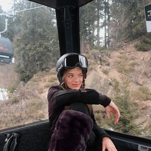 Até mesmo em ocasiões, como esta viagem para a neve, Rafa Justus escolhe a dedo seus looks