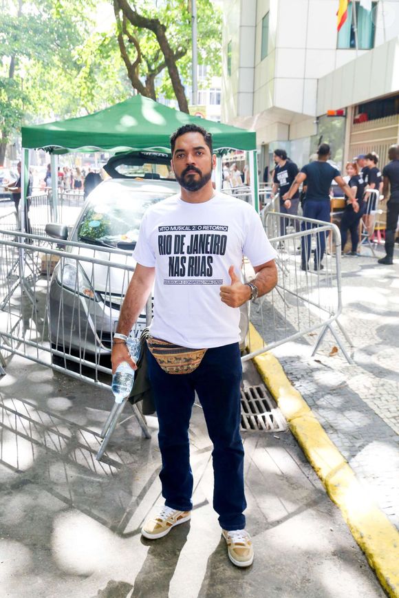 Thomas Aquino na manifestação em Copacabana contra a anistia dos condenados pelo golpe de 8 de janeiro
