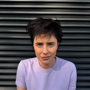 Fernanda Vasconcellos radicalizou seu visual para a vilã e compartilhou o resultado na web, e os fãs adoraram a mudança