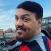 Após anos de loiro platinado, Belo surge com cabelo novo para nova novela da Globo, mas web não perdoa: 'Virou um CLT'