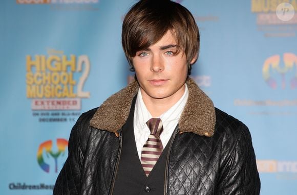 Galã de 'High School Musical', Zac Efron reconheceu que nem todas as transformações valeram o custo pessoal. O ator relatou sofrimento após a preparação para 'Baywatch' e lembrou o ganho de aproximadamente 6,8 kg de músculos para 'Garra de Ferro'