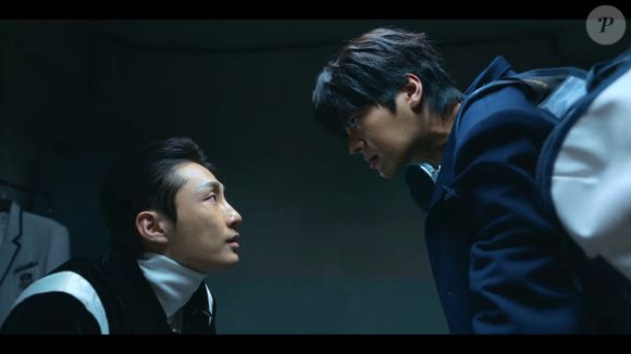 O elenco de sucesso de 'Classe dos Heróis Fracos' conta com a presença de artistas como Park Ji-hoon (Yeon Si-eun), Choi Hyun-wook (Su-ho) e muito mais.