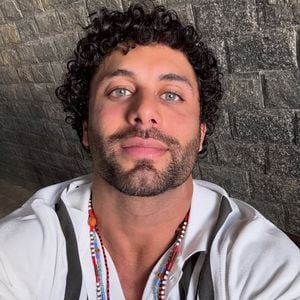 Jesus Luz, em contato com a revista Quem, afastou os rumores de traição e alega que o casamento com Carol Ramiro já estava saturado: ‘Não foi repentino’