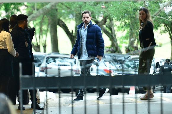 João Silva marcou presença no velório da ex-enteada, Anne-Marie Garnero, na manhã desta terça-feira (23)