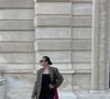 Inspirada na estética balletcore, a sapatilha da Bershka combina delicadeza e modernidade em um modelo que já se tornou aposta para o trabalho e para produções casuais elegantes
