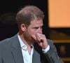 De acordo com a People, a fragrância que ajudou príncipe Harry a se reconectar com as memórias da mãe foi o First, da Van Cleef & Arpels, um perfume floral que ele já havia mencionado em sua autobiografia, Spare, publicada em 2023. O duque contou que o aroma despertou recordações que estavam emocionalmente bloqueadas