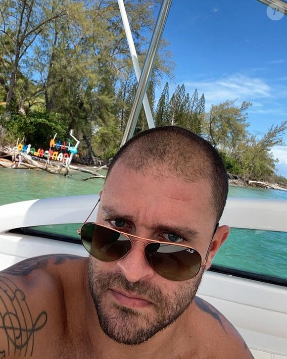 Diogo Nogueira passou um bom tempo mantendo um visual muito semelhante