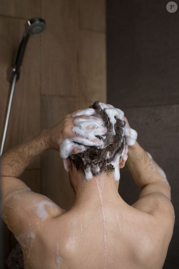 Em entrevista ao podcast "Chasing Life", da CNN, médico afirma que excesso de produtos pode alterar o equilíbrio natural da pele