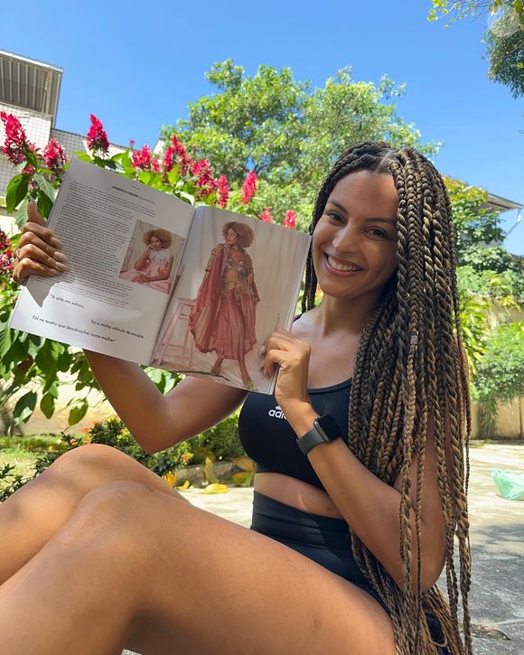 Gabriela Loran impactou o público ao surgir de tranças longas