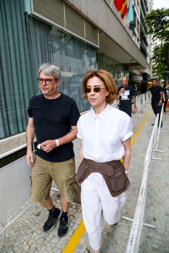 Fernanda Torres foi ovacionada em seu discurso contra o Congresso