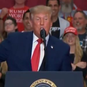 Trump destacou o bumbum de Nicki Minaj em evento político nos EUA: 'Incrível e lindíssima. Isso é impossível não notar!'