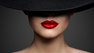 Quer ser uma mulher sensual em 2025? Então este é o perfume perfeito para você