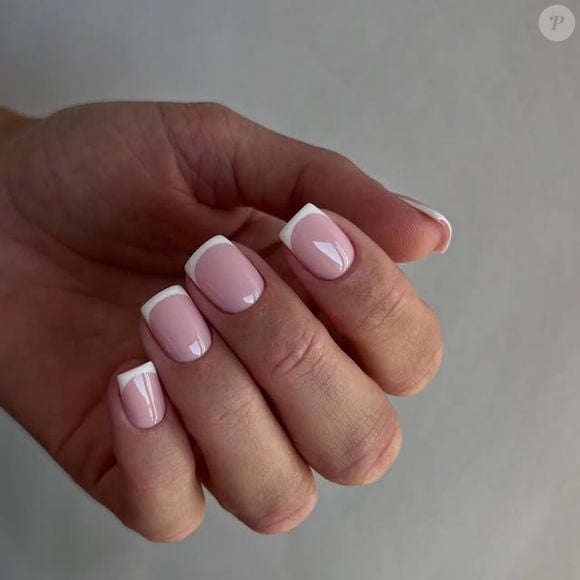 As unhas quadradas são práticas, elegantes e ligadas a pessoas que buscam clareza, lógica e equilíbrio entre estilo e funcionalidade