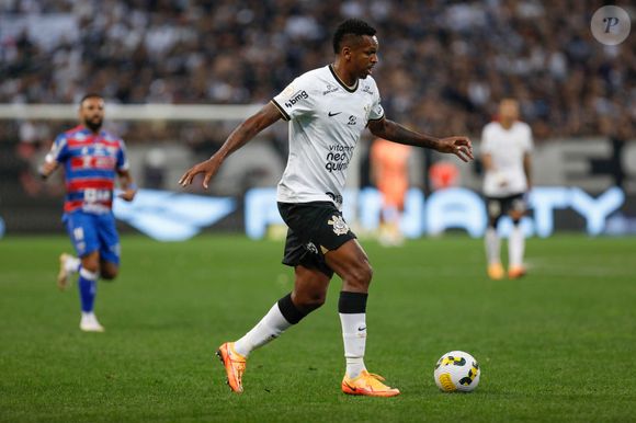 Ex-jogador do Corinthians Jô já foi preso três vezes por não pagar pensão alimentícia: ele é pai de 8 filhos