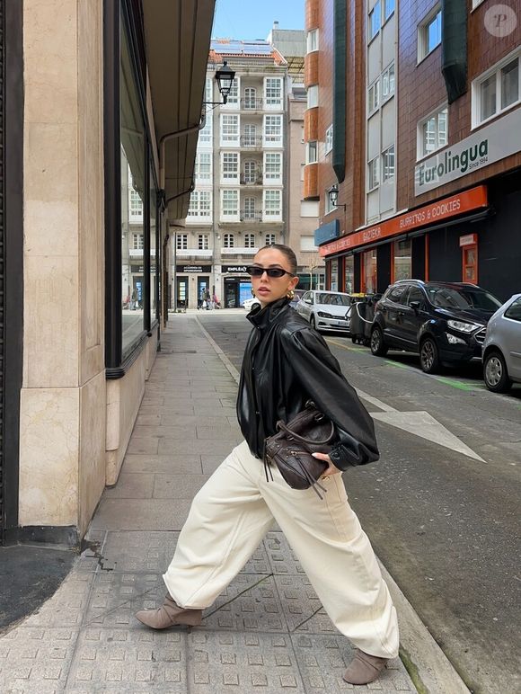 O modelo da Bershka reforça a tendência dos saltos baixos, unindo elegância, praticidade e facilidade na hora de montar looks de inverno