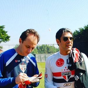 Meu tio, são-paulino roxo, assim como o jornalista William Bonner, foi a primeira pessoa em quem pensei ao conhecer o novo New Balance 530 inspirado no Tricolor