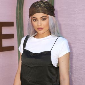 Kylie Jenner com lace em tons pastéis