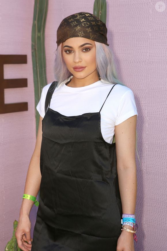 Kylie Jenner com lace em tons pastéis
