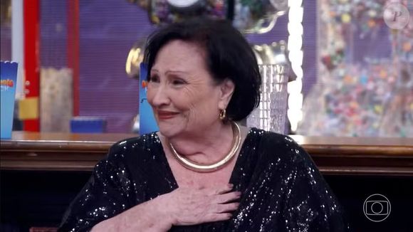 Dona Déa chorou ao fazer as pazes com Lívia Andrade