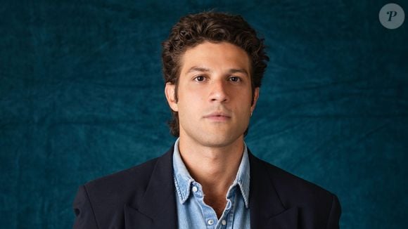 Pedro (Chay Suede) parece viver em uma realidade paralela em 'Quem Ama Cuida'. Na novela das nove da Globo, o mocinho é sempre o último a saber de tudo. E não estamos falando qie ele seja corno.