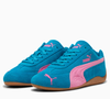Para quem já cansou dos modelos mais tradicionais, o Speedcat OG surge como uma alternativa colorida: a combinação de azul e rosa acrescenta personalidade até às produções mais simples