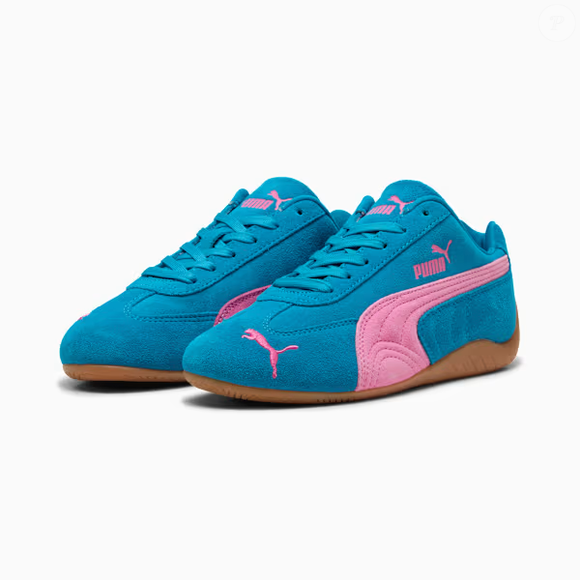 Para quem já cansou dos modelos mais tradicionais, o Speedcat OG surge como uma alternativa colorida: a combinação de azul e rosa acrescenta personalidade até às produções mais simples
