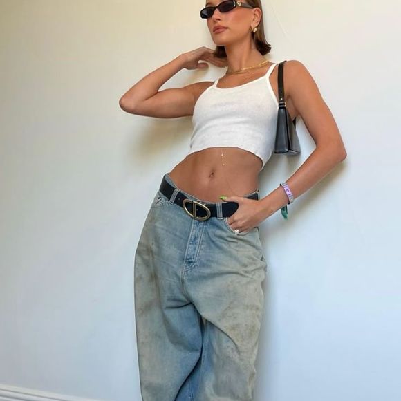 Hailey Bieber: 'Como meu filho está quase completando um ano, eu queria finalmente compartilhar todas as minhas coisas favoritas da gravidez e do pós-parto que eu amei e sem as quais não poderia viver, e algumas que ainda uso até hoje'