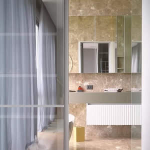 Claudia Raia conta com um closet e um banheiro todo em granito que acompanha a beleza do imóvel