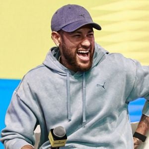 Neymar se justificou: ‘Foi uma curtida sem querer, eu nem tinha visto isso (amigos me avisaram)... Quem me segue sabe que quase não curto fotos de mulher’