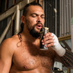 Jason Momoa, hoje aos 47 anos, o Blanka de 'Street Fighter' e eterno 'Aquaman': 'Minha mãe sempre tomava cervejas de qualidade. Ela acabou me criando bebendo as melhores'