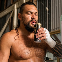 Jason Momoa, hoje aos 47 anos, o Blanka de 'Street Fighter' e eterno 'Aquaman': 'Minha mãe sempre tomava cervejas de qualidade. Ela acabou me criando bebendo as melhores'