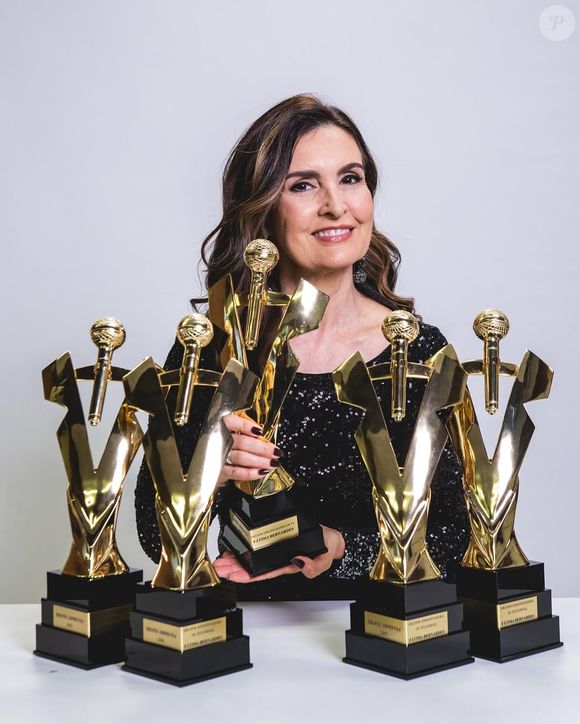Fátima Bernardes esteve em 2025 no SBT para buscar seus 5 Troféus Imprensa