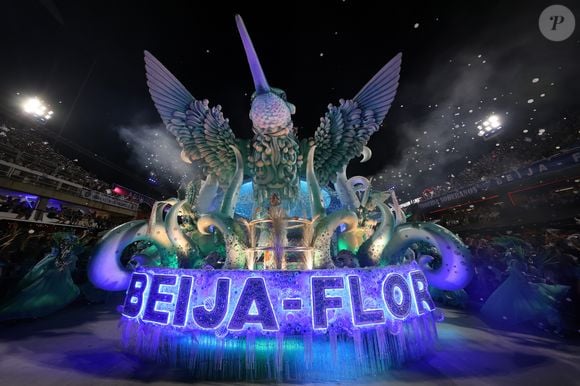 Disputa acirrada garante segundo lugar para Beija-Flor de Nilópolis e Unidos de Vila Isabel, ambas com 269,9 pontos