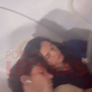 Já o jornal The Express Tribune destacou o clima de intimidade vivido pelo casal durante a estadia em Alagoas e observou que este é o primeiro relacionamento público de grande impacto do cantor desde o fim de seu namoro anterior.