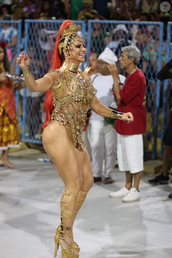 Viviane Araújo é rainha de bateria do Salgueiro há 18 anos