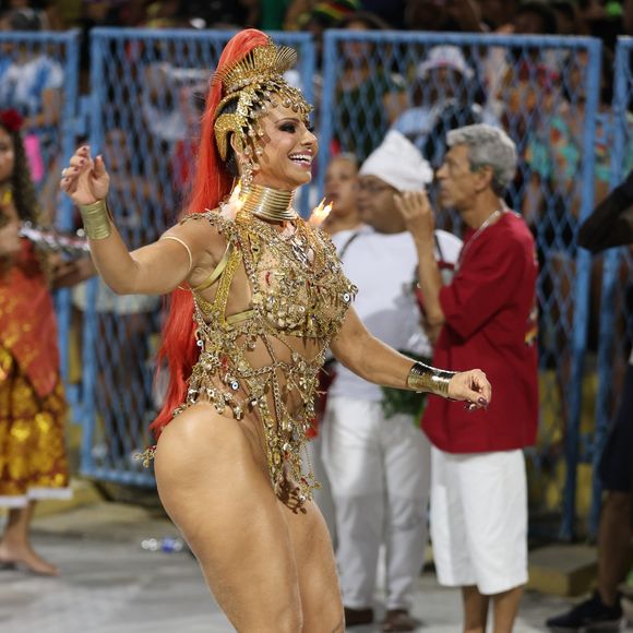 Viviane Araújo é rainha de bateria do Salgueiro há 18 anos