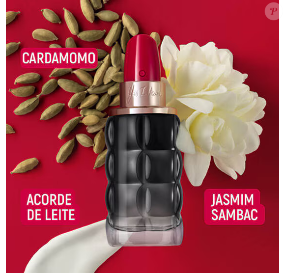 O diferencial está na base, onde o leite de cardamomo cremoso e picante se une ao sândalo, madeira de âmbar, benjoim, caramelo, cumarina, alcaçuz e à baunilha, que aparece quente e sofisticada
