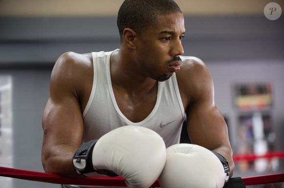 Michael B. Jordan 'bombou' ainda mais seu corpo para estrelar o primeiro filme de 'Creed', também em 2015, onde viveu um boxeador